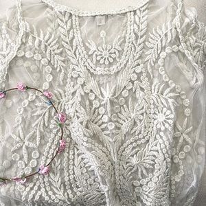 Hinge sheer lace top